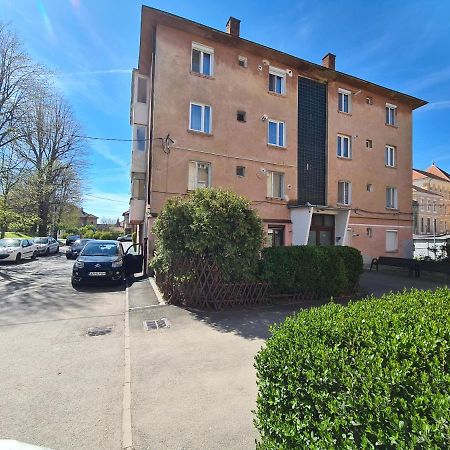 Cosy Apartment In The City Center Arad Exterior foto
