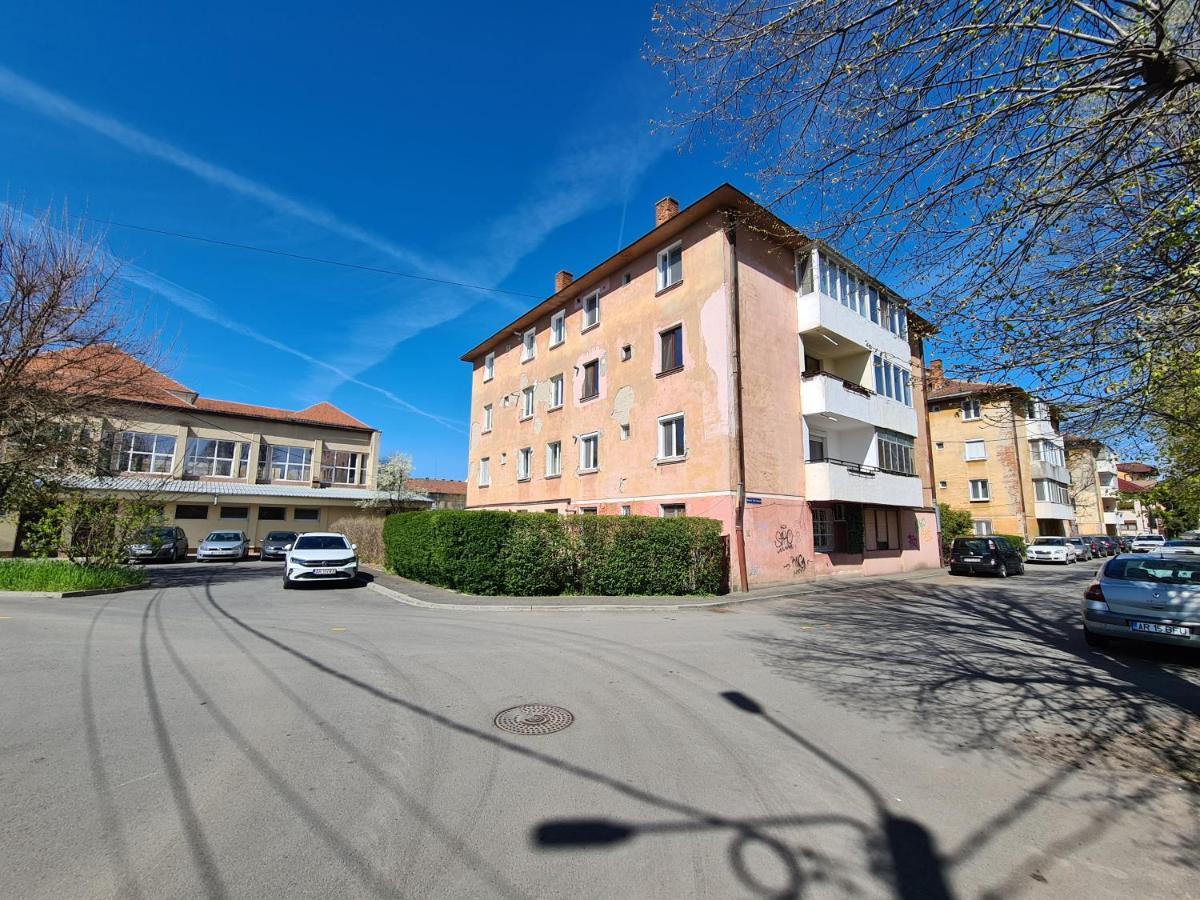 Cosy Apartment In The City Center Arad Exterior foto